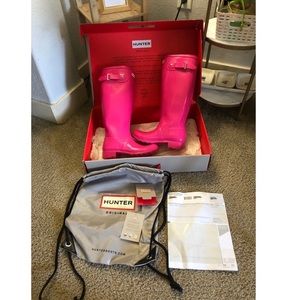 Hot pink hunter rain boots (6)
